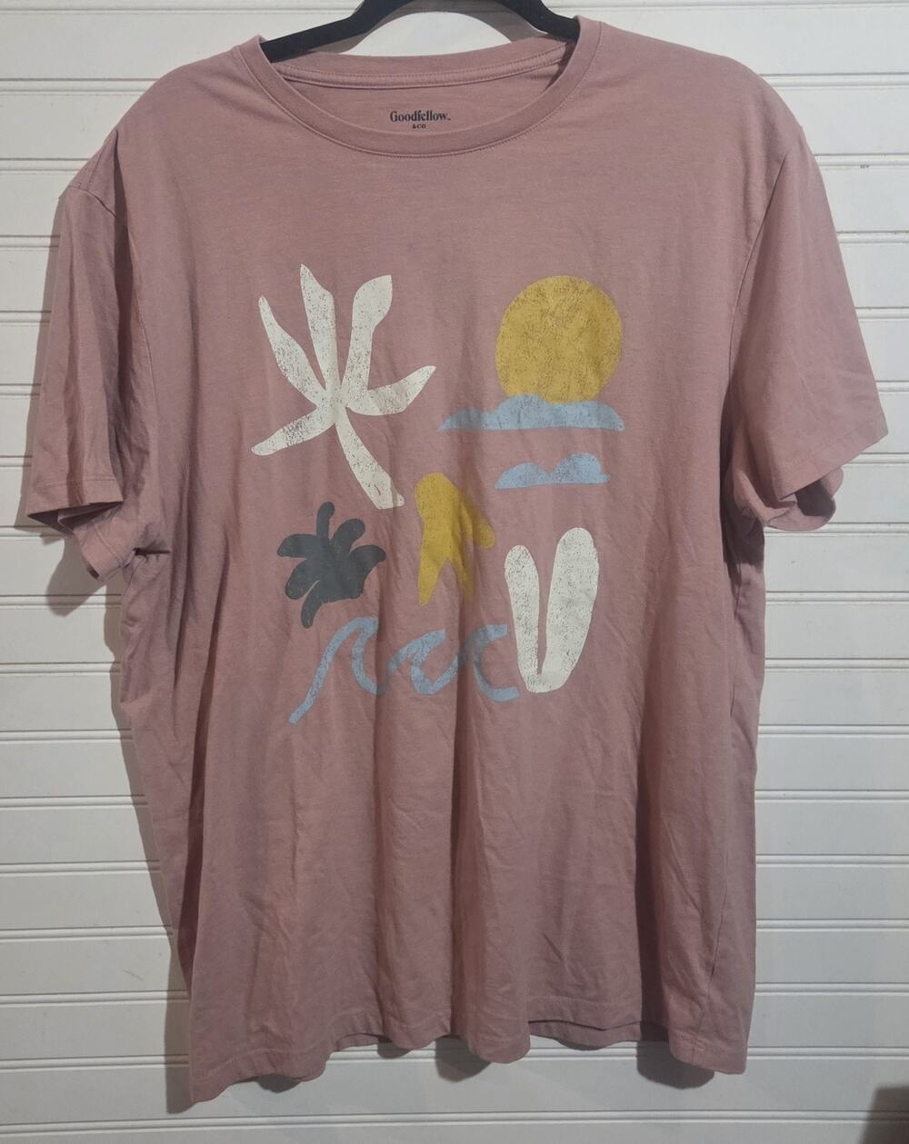 Goodfellow Co Mens XL T-Shirt Pink Peach Beach Palm Tree Sun Surf Graphic Crew